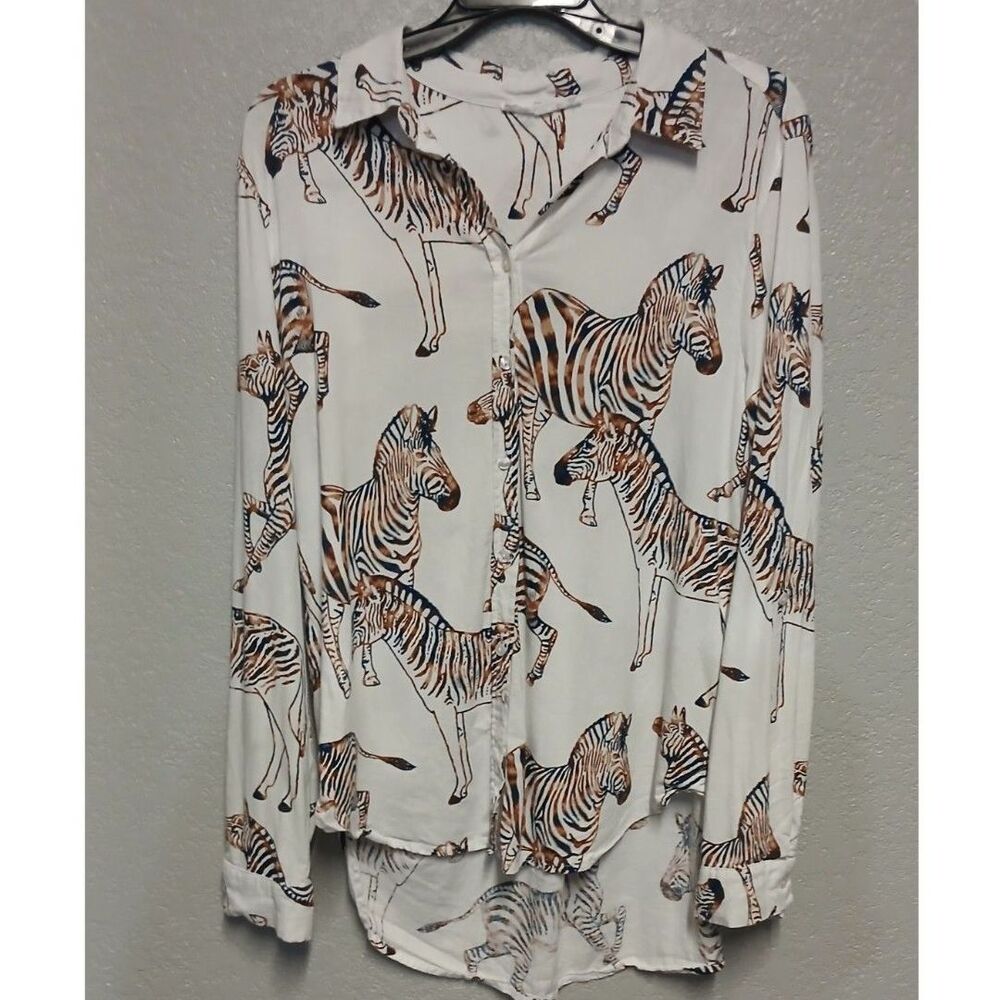 Jane and Delancey Size Large button up zebra shirt